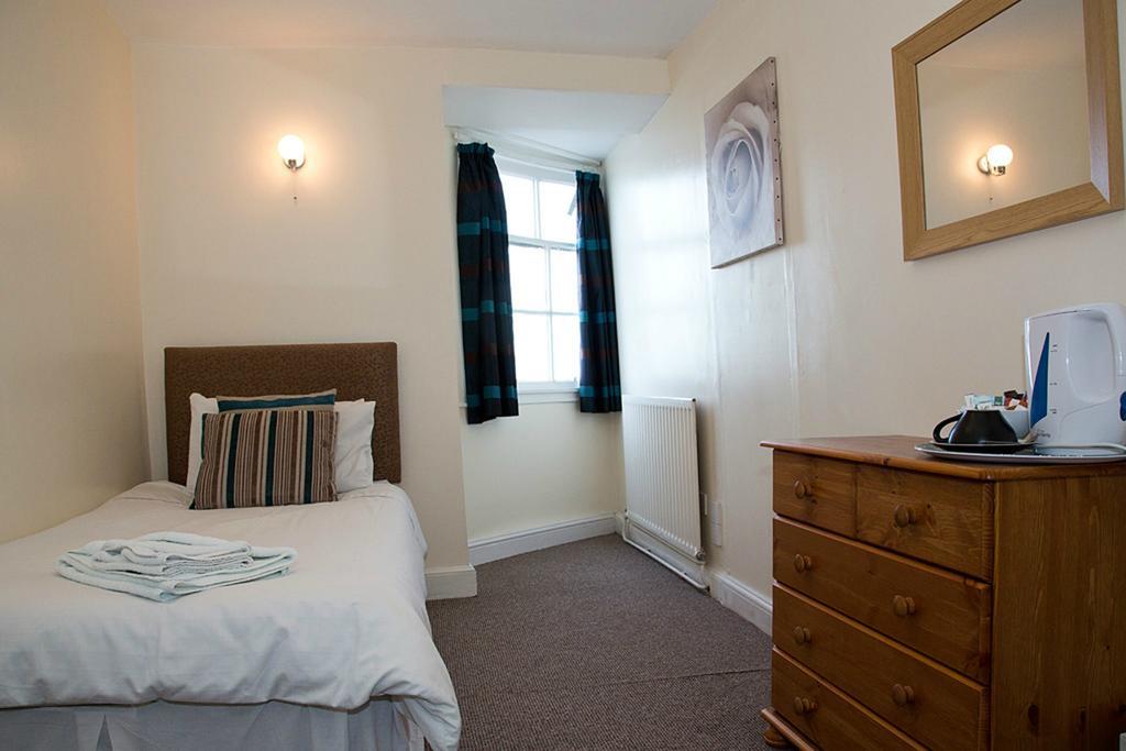 Rooms @The Nook Cocktail Bar Weymouth Bilik gambar