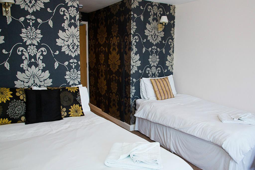 Rooms @The Nook Cocktail Bar Weymouth Bilik gambar