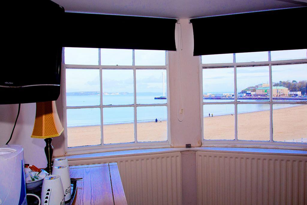 Rooms @The Nook Cocktail Bar Weymouth Bilik gambar